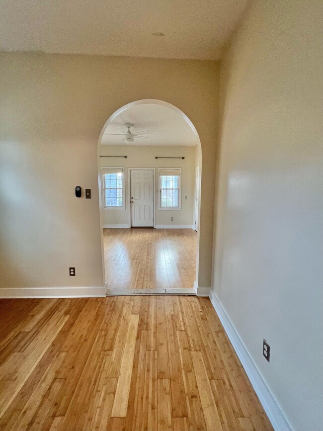 Building Photo - 500 Parkway Dr NE