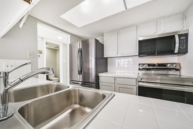 Building Photo - 7059 Chasewood Dr