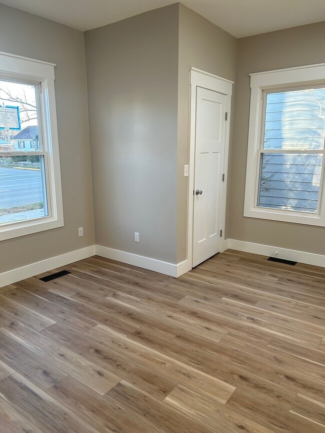 Building Photo - 927 Mckaig Ave