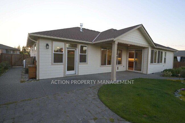 Building Photo - Beautiful custom-built 3 bed, 1 office, 2 bath, 2 car garage in Sequim