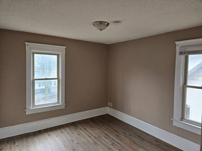 Building Photo - Charming 4-Bedroom Property in Prime Location (Move in today and enjoy 50 % off on second month r...