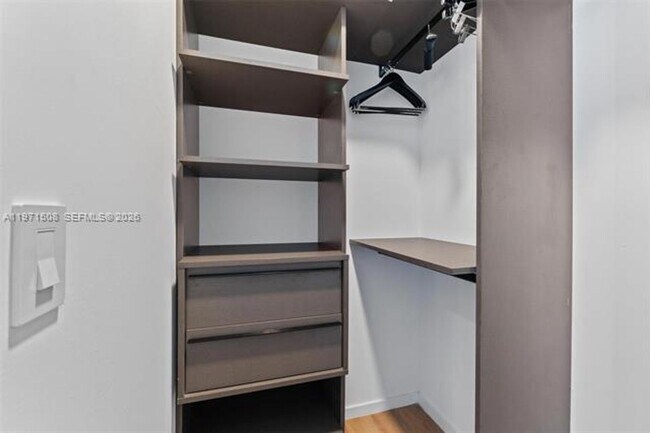 Building Photo - 398 NE 5th St