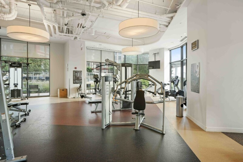 Building Photo - 998 S State St