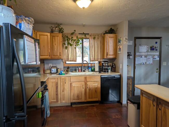 Building Photo - 15845 27th Ave N