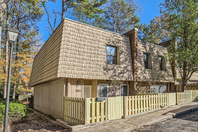 Primary Photo - Charming 2-Bedroom Town Home for Rent in M...