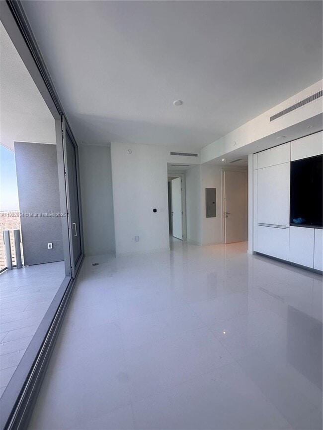 Building Photo - 300 Biscayne Blvd Way