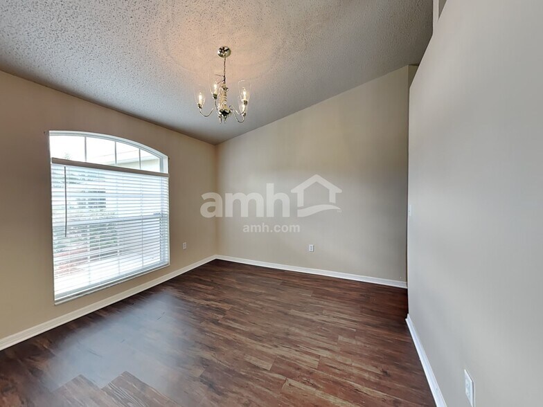 Building Photo - 875 Summer Glen Dr