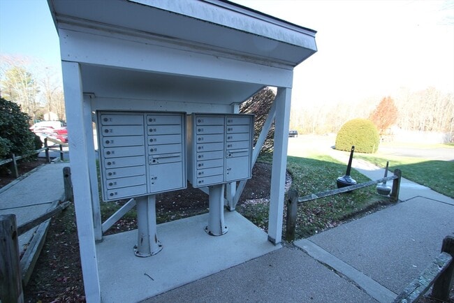 Building Photo - 139 King St