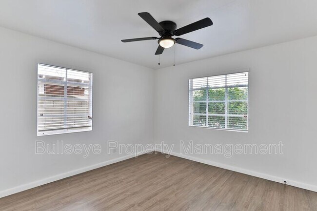 Building Photo - 2129 W Weldon Ave