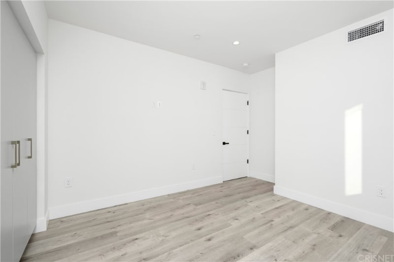 Building Photo - 5923 Laurel Canyon Blvd