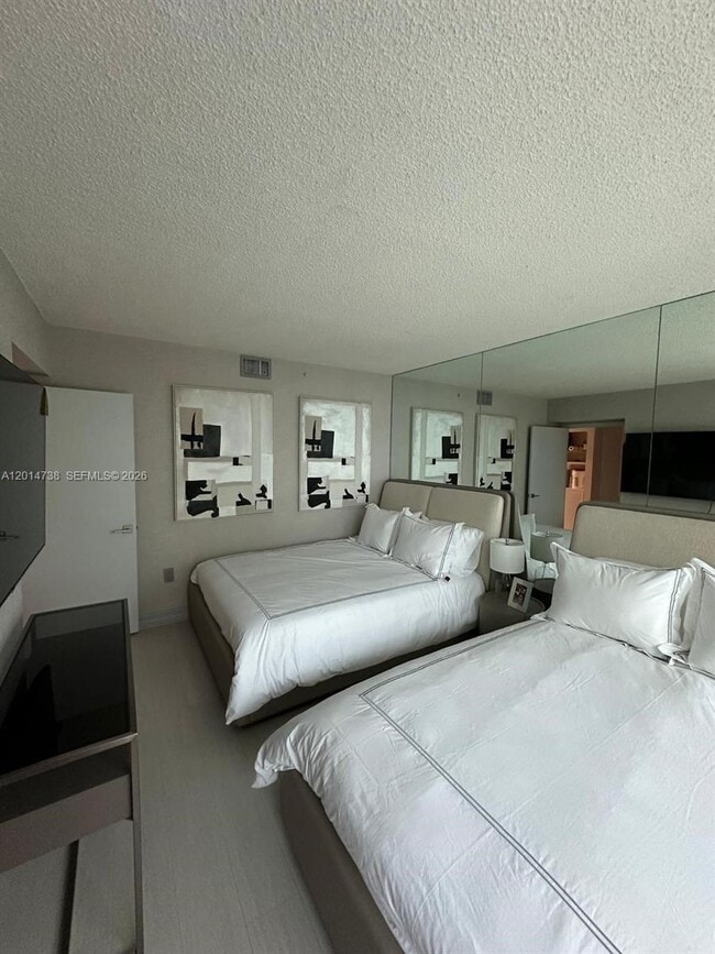 Building Photo - 16400 Collins Ave