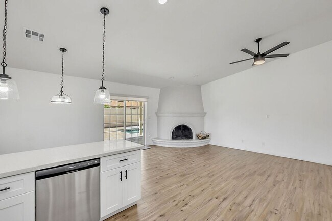 Building Photo - Beautiful Chandler home!