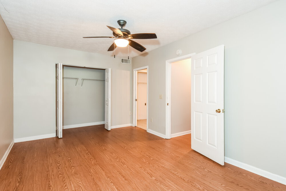 Building Photo - 1813 Cres Hill Dr NW