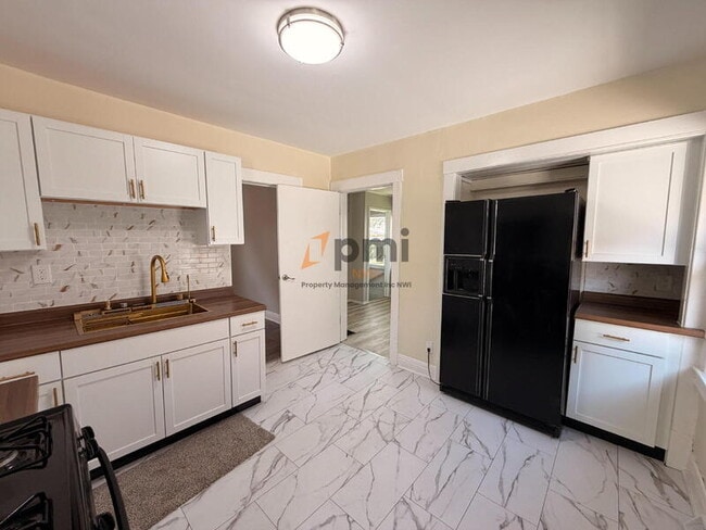 Building Photo - 6244 Madison Ave