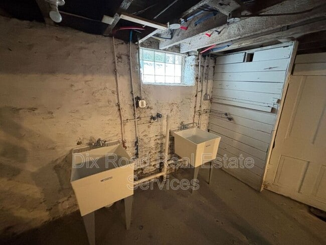 Building Photo - 545 Rockdale Ave