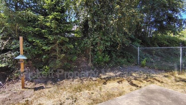 Building Photo - 147 N Wycoff Ave