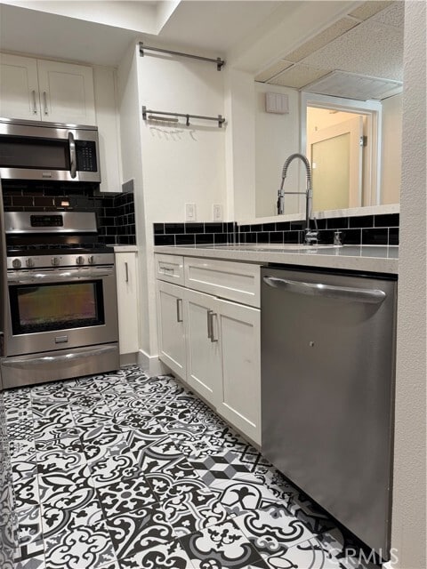 Building Photo - 6275 Canoga Ave