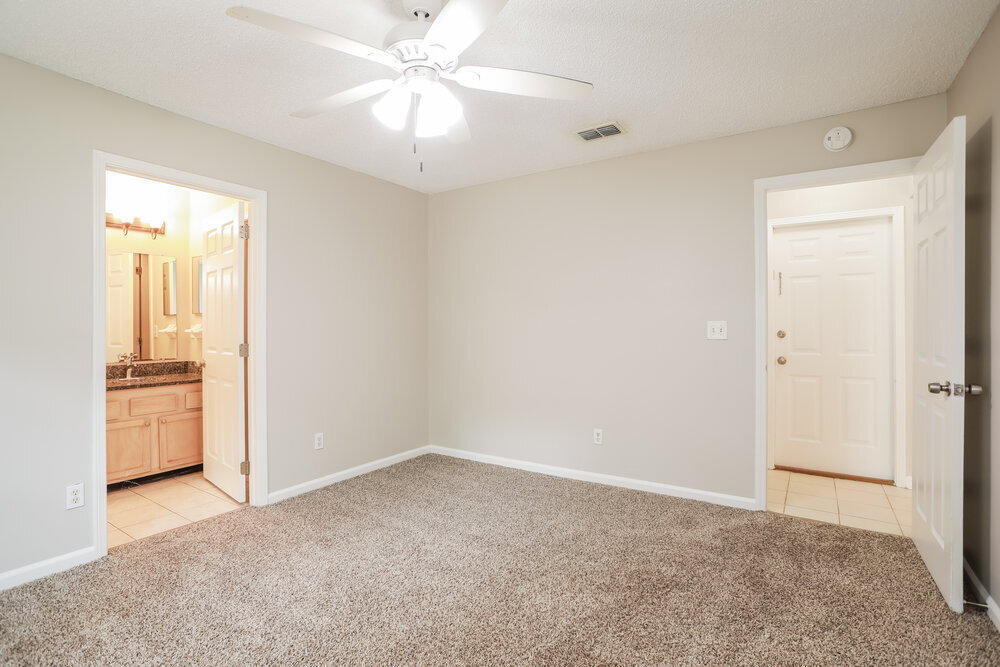 Building Photo - 7835 Longhorn Cir E
