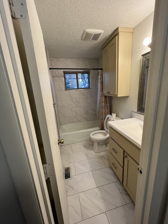 Building Photo - 1818 W Ora Dr