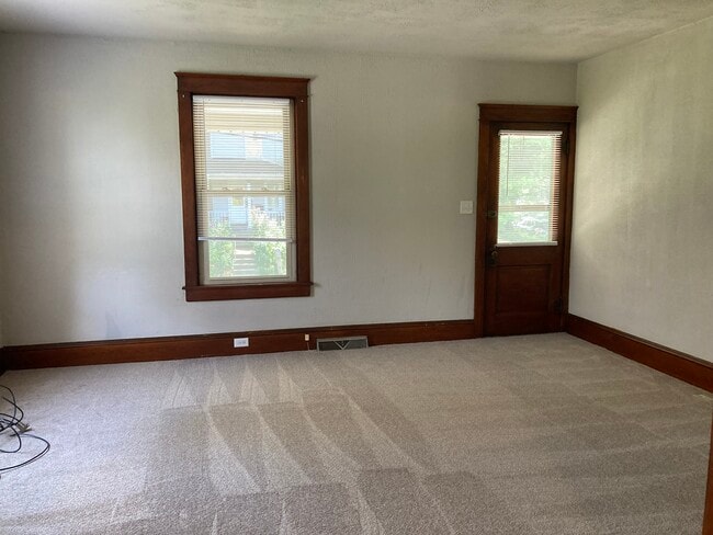 living room - 136 Fruitville Pike