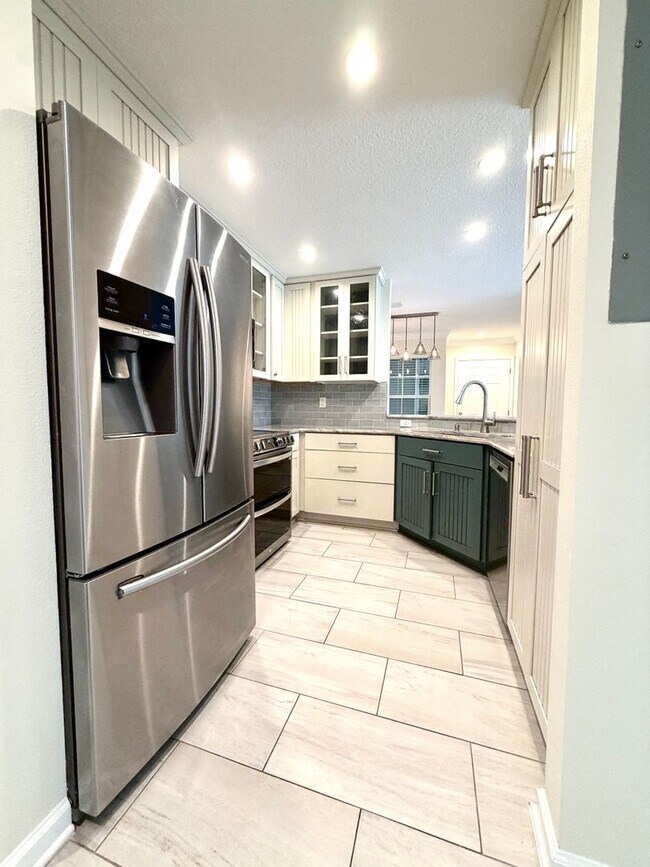 Building Photo - 500 Sandiron Cir