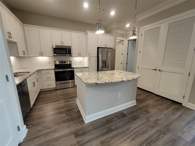 Building Photo - 2111 Austin St