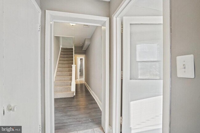 Building Photo - 207 Kennedy St NW