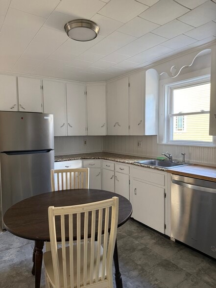 Kitchen cabinets - 10 Silver St