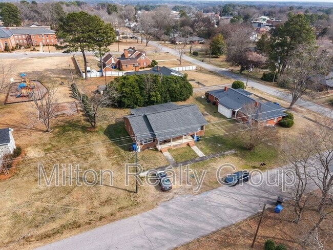 Building Photo - 204 McNeil St