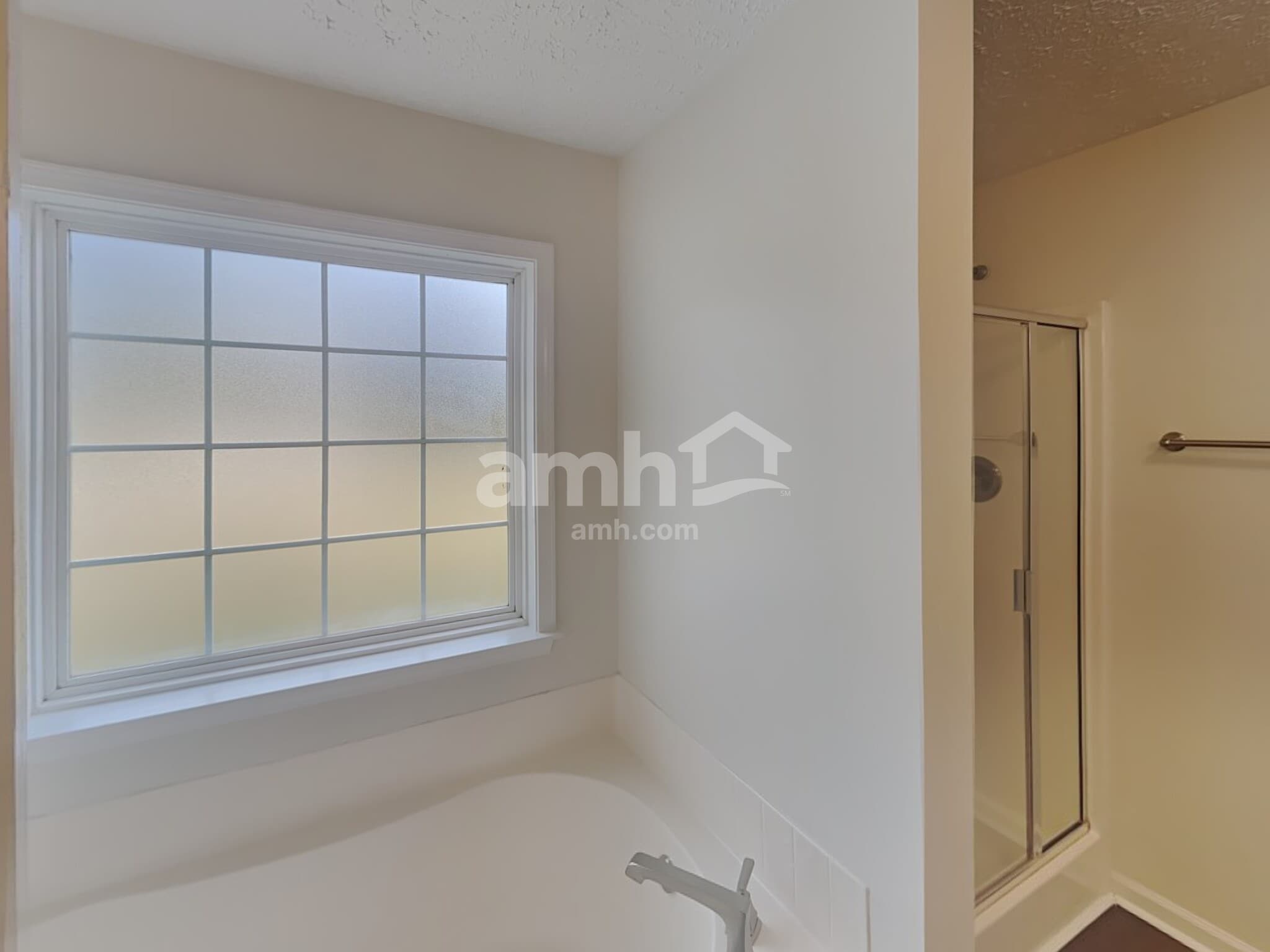 Building Photo - 651 Crescent Rd