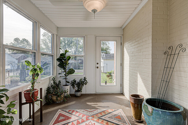 Building Photo - 2418 Brighton Dr
