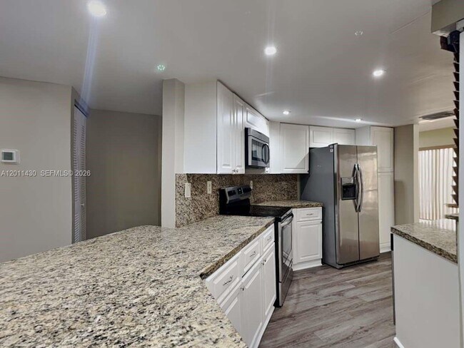 Building Photo - 10420 SW 67th St