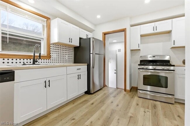 Building Photo - 4422 E 141st St