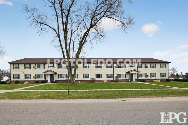 Building Photo - 1230 Bedford Woods Dr