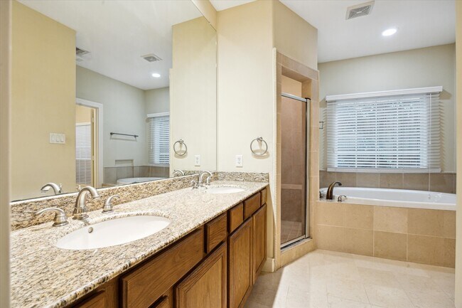 Building Photo - 9007 Harbor Hills Dr