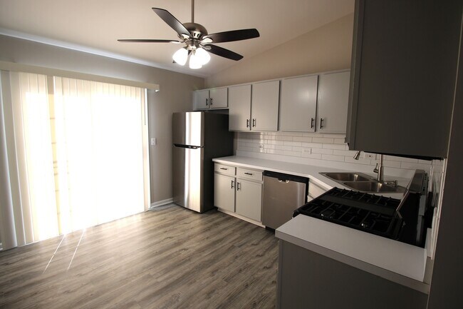 Building Photo - 1411 Berta Dr