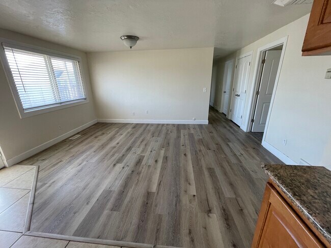 Building Photo - 250 N 360 W