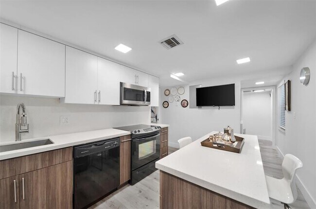 Building Photo - 903 Cypress Grove Dr