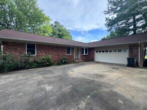 Building Photo - 4430 Chicadee Dr