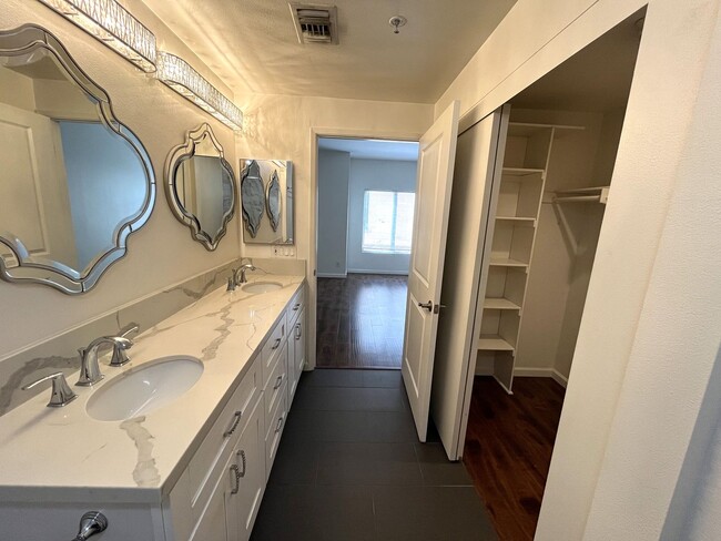 Building Photo - $1,000 OFF First Month's Rent! 2BR/2BA Dow...