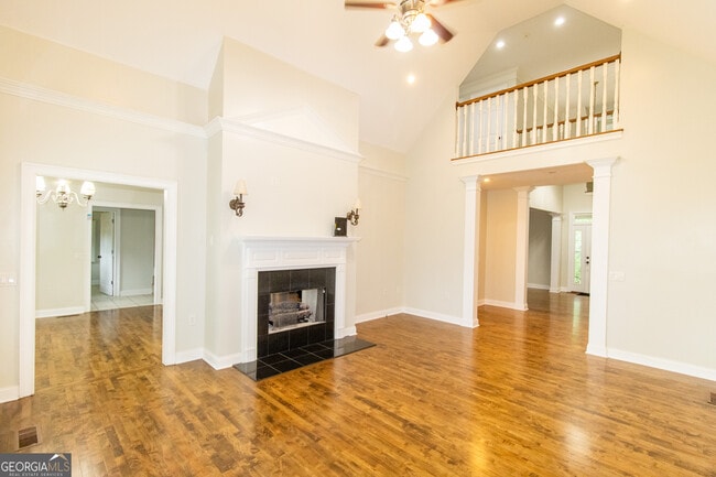 Building Photo - 906 Monarch Cir
