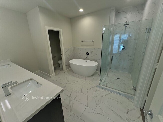 Building Photo - 12418 Executive Dr