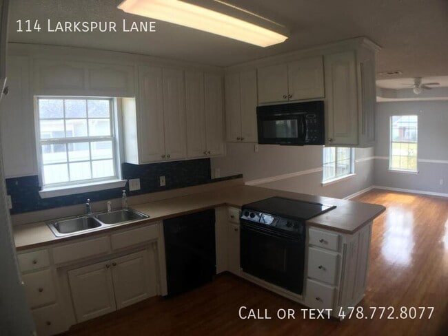 Building Photo - 114 Larkspur Ln