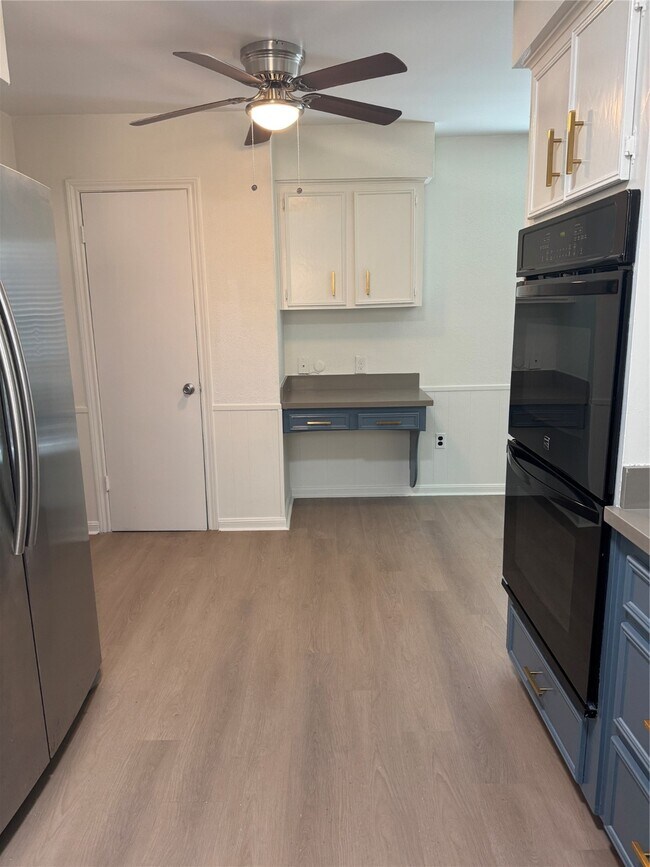 Building Photo - 7838 Vickijohn Dr