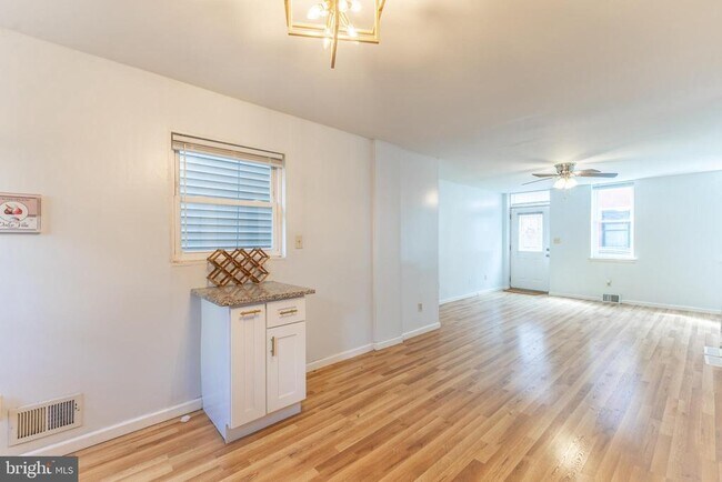 Building Photo - 1243 N Palethorp St