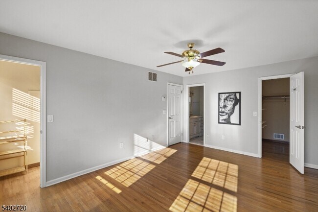 Building Photo - 6 Hoagland Ct