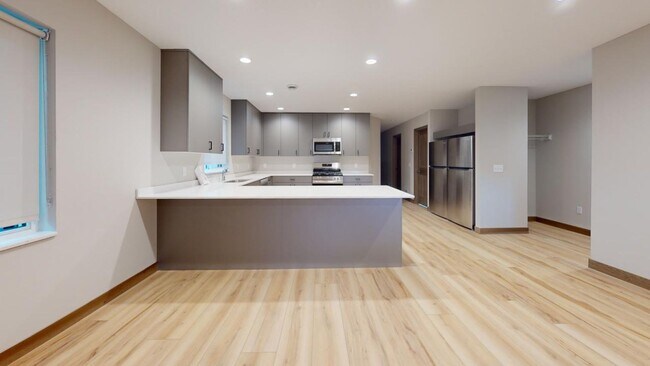 Building Photo - New Construction! 10-Bed 4-Bath