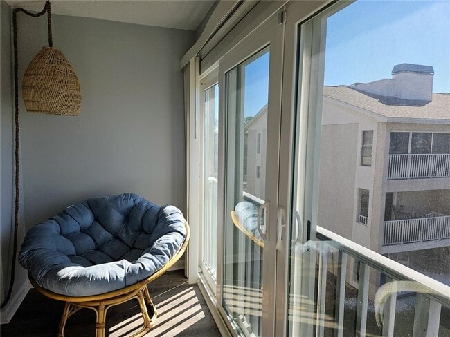 Building Photo - 255 Capri Cir N