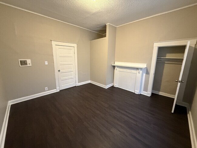 Building Photo - 852 Ioka Ave