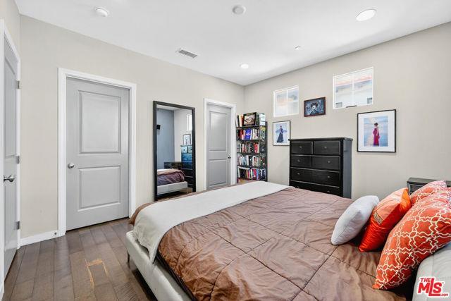 Building Photo - 5933 W Luna Park